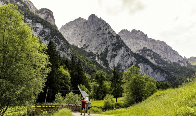 túrázók a wilder kaiser előtt